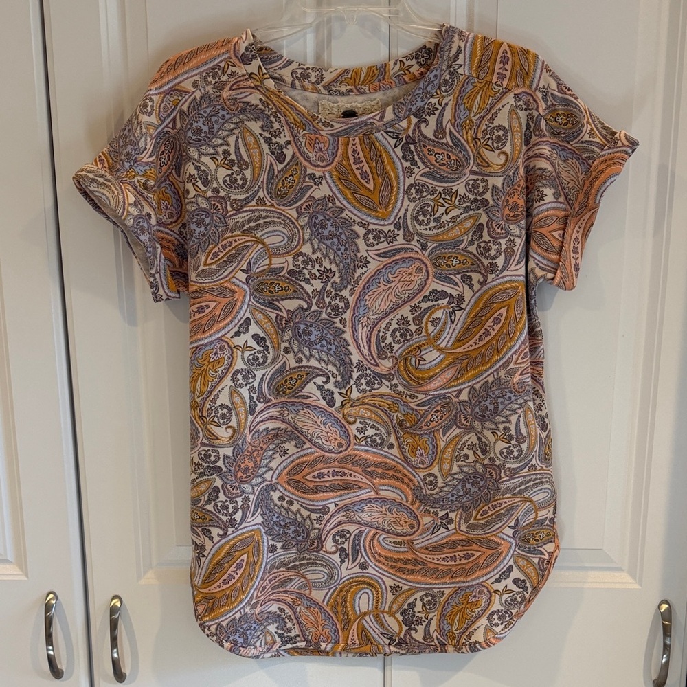 Cupio Multicolor Paisley Short Sleeve Top